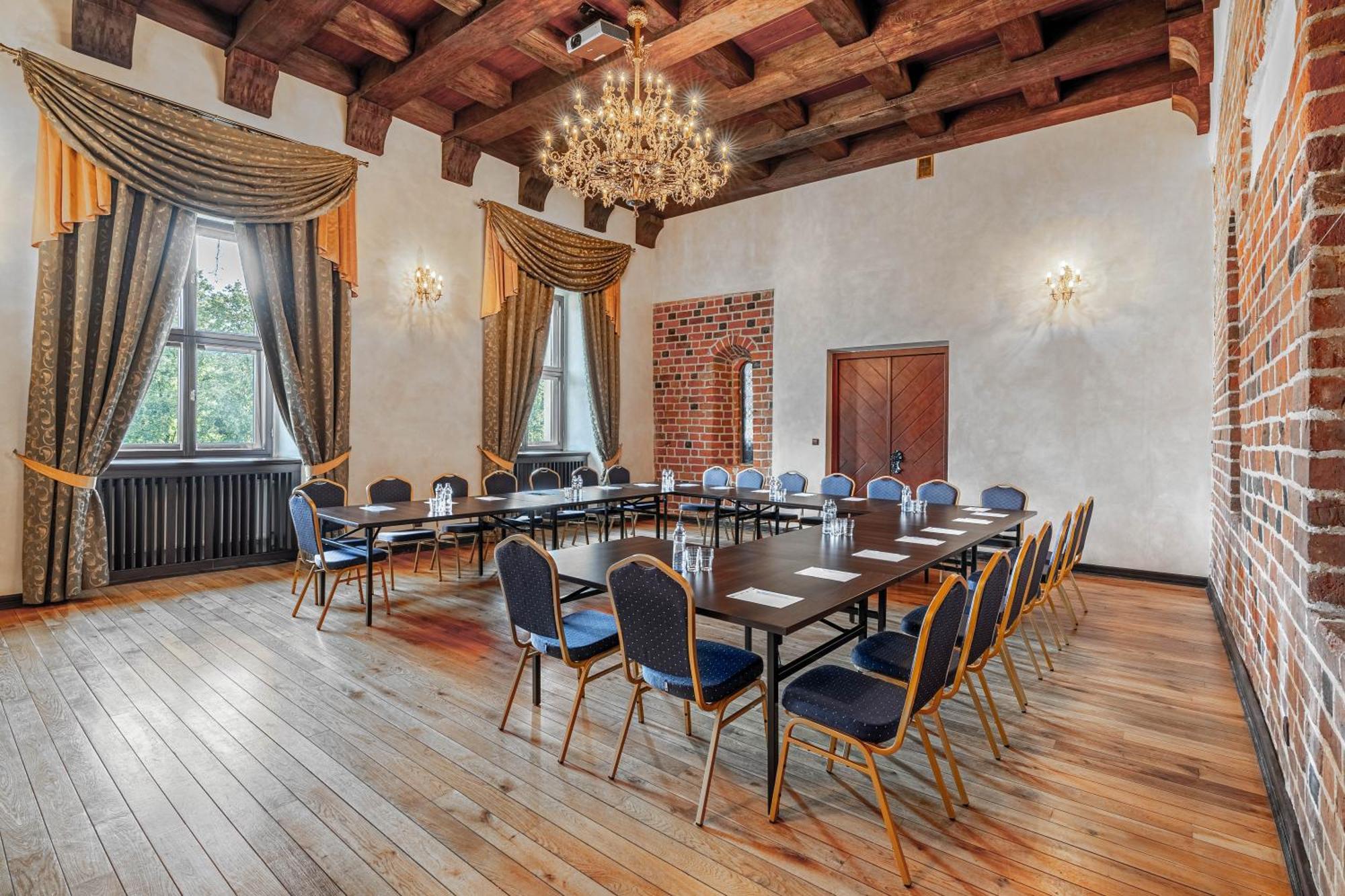 Zamek Uniejow Aparthotel Kültér fotó