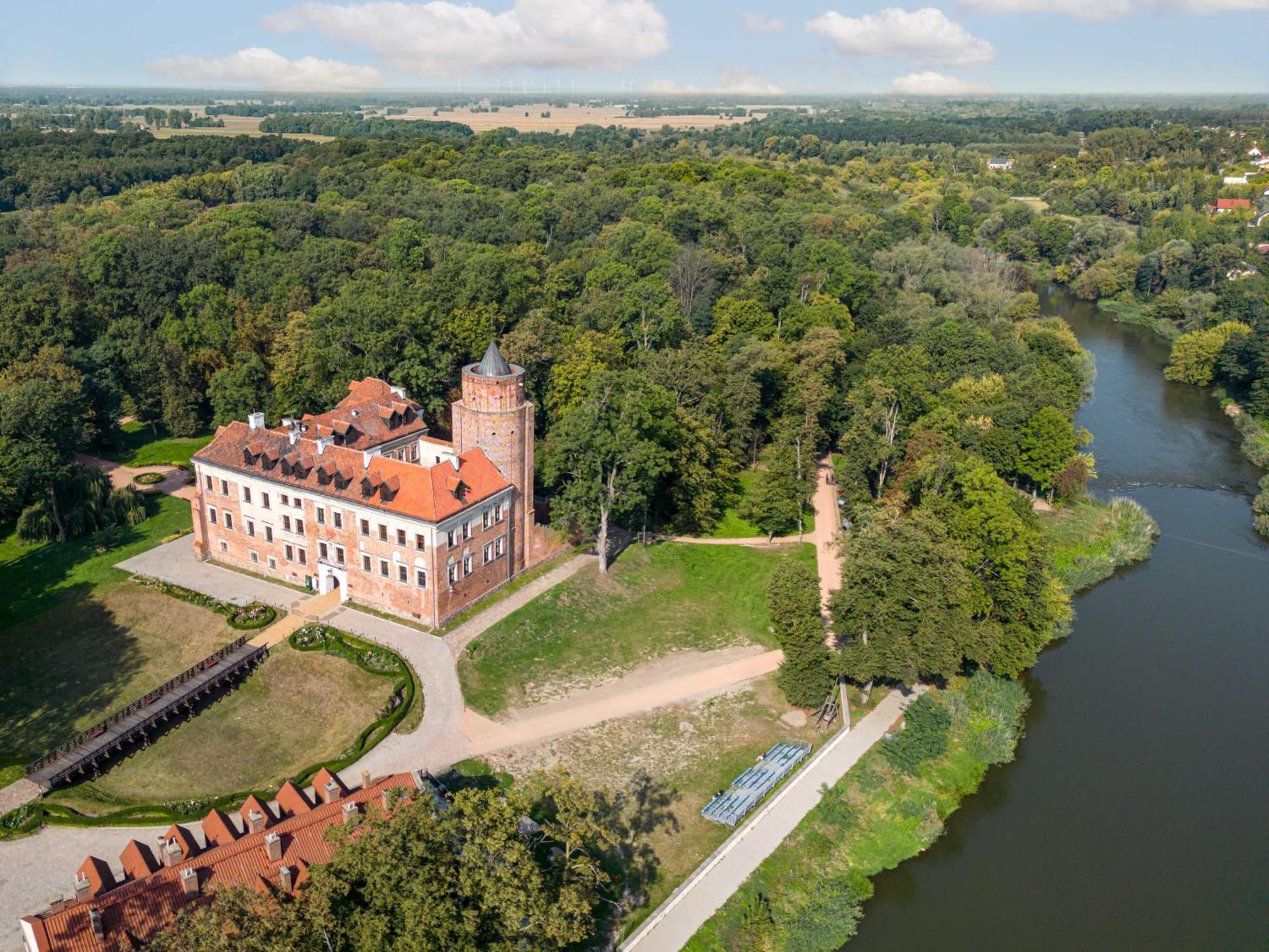 Zamek Uniejow Aparthotel Kültér fotó