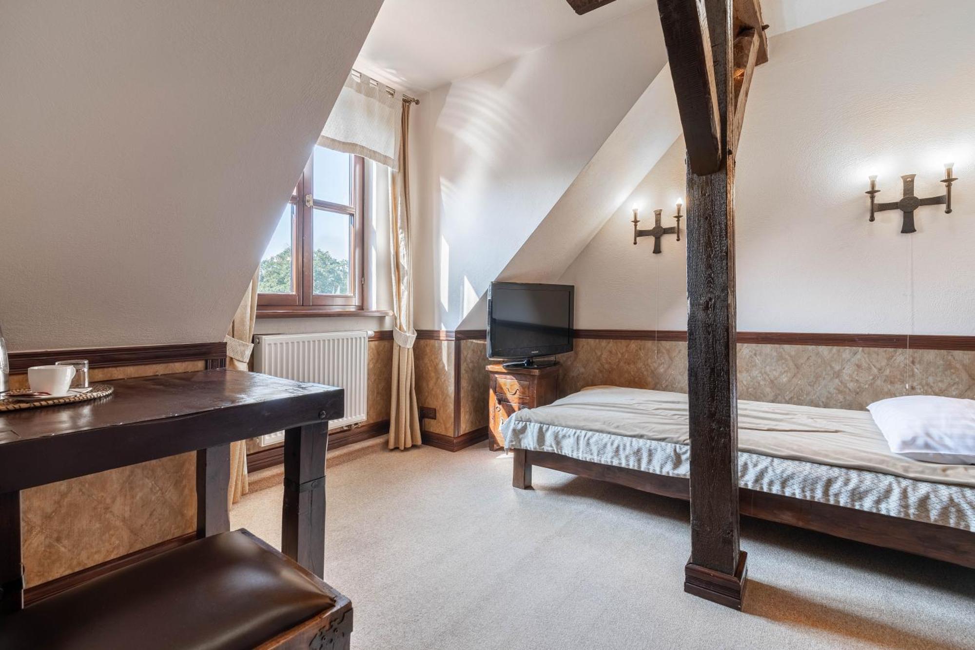 Zamek Uniejow Aparthotel Kültér fotó