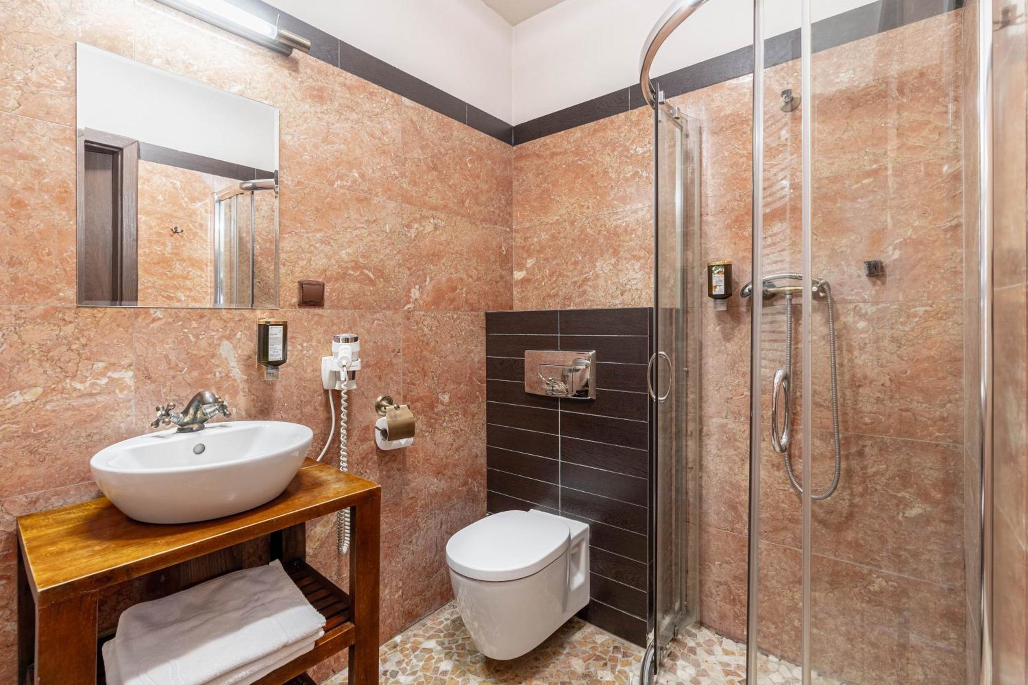 Zamek Uniejow Aparthotel Kültér fotó