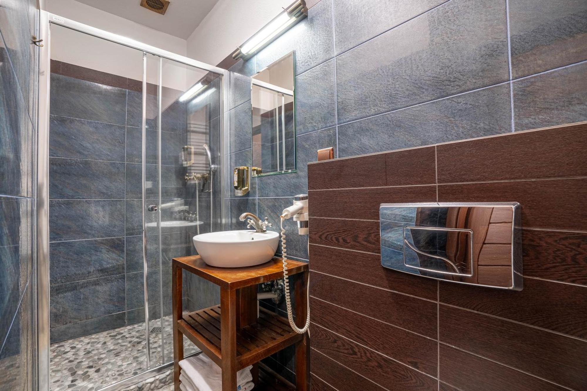 Zamek Uniejow Aparthotel Kültér fotó